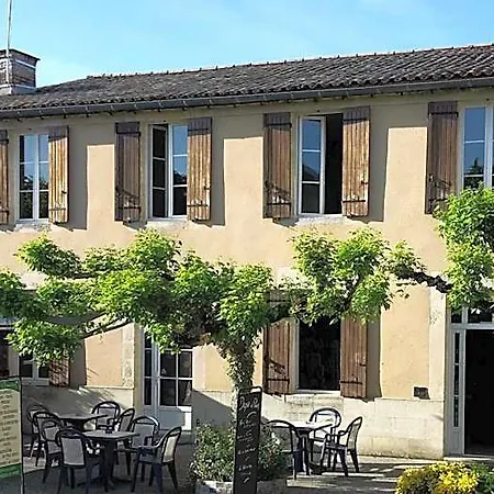 Les Ormeaux Bed & Breakfast 3*